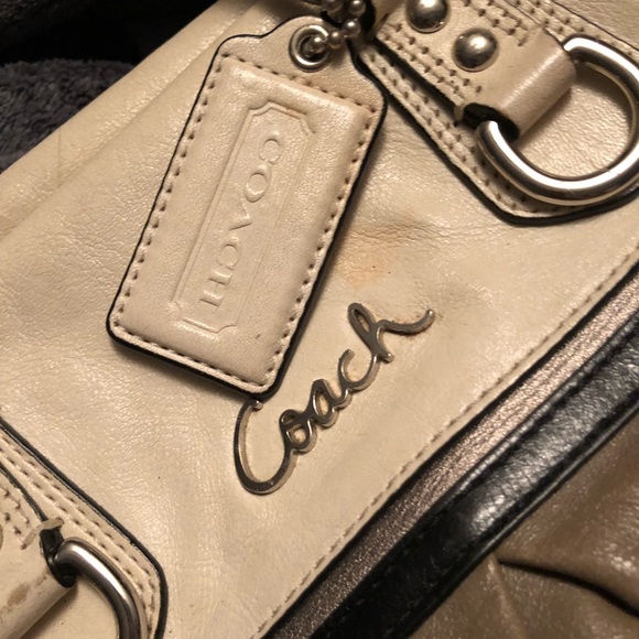 AUTH - Coach Satchel - off white, tan, and black - Picture 4 of 7